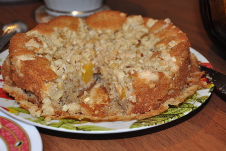 Фото к рецепту: Персиковый пирог со штрейзелем