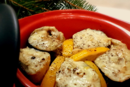 Фото к рецепту: Скумбрия пикантная, с соусом киккоман, запеченная в горшочке, с лимоном