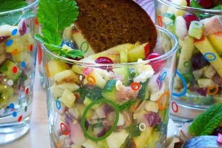 Фото к рецепту: Закусочный селедочный салат