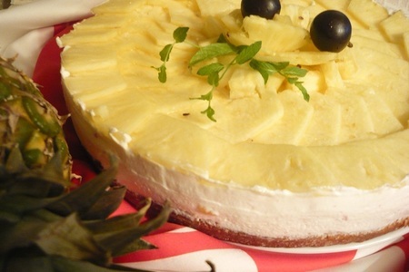 Фото к рецепту: Йогуртовый торт и ананас