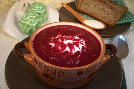 Фото к рецепту: Суп-пюре из запеченной свеклы