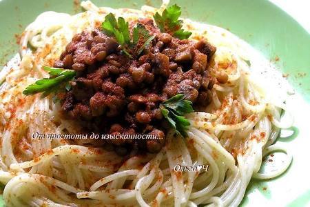Фото к рецепту: Спагетти с чечевичным болоньезе