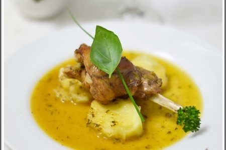 Фото к рецепту: Кролик в остром соусе с тимьяном и розмарином. для дмитрия нагиева (к/ф кухня)