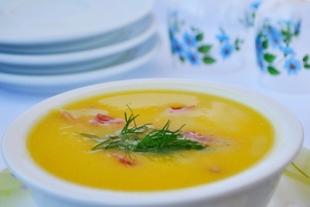 Суп-пюре овощной с ветчиной для лёвы и его мамы.