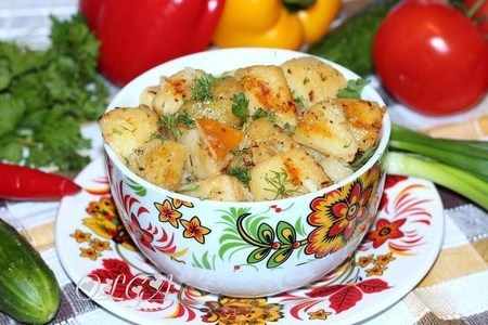 Фото к рецепту: Картофель, запеченный с шалфеем и лимоном 