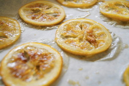 Фото к рецепту: Лимонные чипсы в карамели