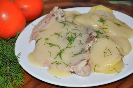 Картофель с мясом под белым соусом