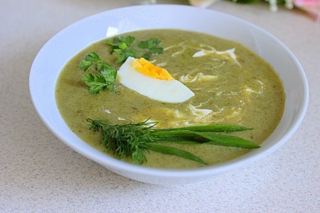 Фото к рецепту: Суп-пюре со щавелем и шпинатом