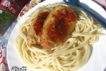Куриные бедрышки в йогурте с итальянскими травами со спагетти