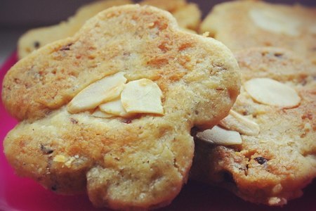 Фото к рецепту: Печенье с кленовым сиропом и орехами пекан