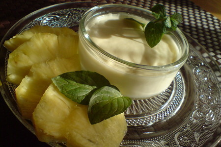 Фото к рецепту: Кокосовый мусс со свежим ананасом