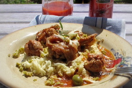 Фото к рецепту: Индейка с кускусом и томатным соусом