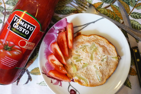 Фото к рецепту: Омлет с томатным соком