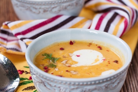 Фото к рецепту: Тыквенный суп с арахисом