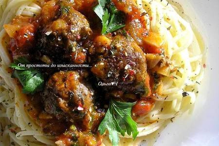 Фото к рецепту: Спагетти с фрикадельками в томатном соусе