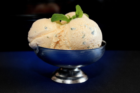 Томатное мороженое с базиликом  