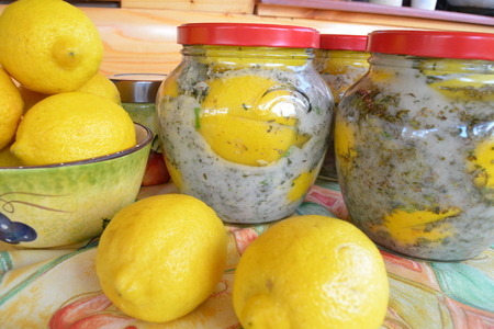 Фото к рецепту: Соленые лимоны от джейми