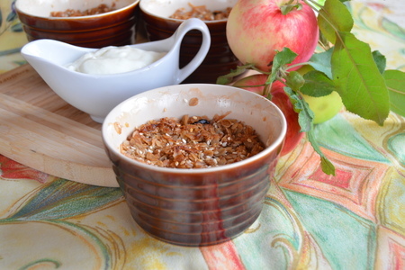 Фото к рецепту: Яблочный "пудинг" с хрустящей корочкой