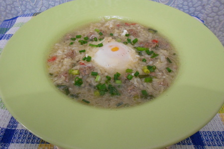 Фото к рецепту: Тайский рисовый суп с яйцом