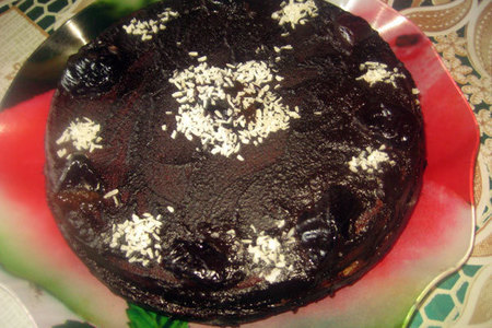Фото к рецепту: Шоколадно-фруктовый торт за 5 минут