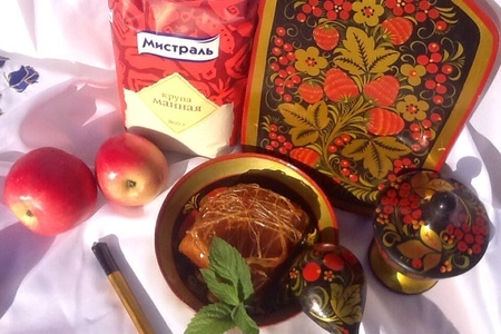 Фото к рецепту: Каша манная с грецкими орехами в карамели. 