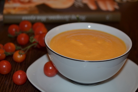 Фото к рецепту: Томатно-тыквенный суп-пюре