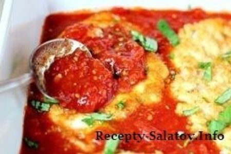 Фото к рецепту: Курица с сыром в томатном соусе
