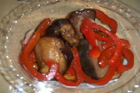 Фото к рецепту: Салат баклажаны с перцем