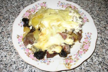 Фото к рецепту: Картофель с мясом и черносливом