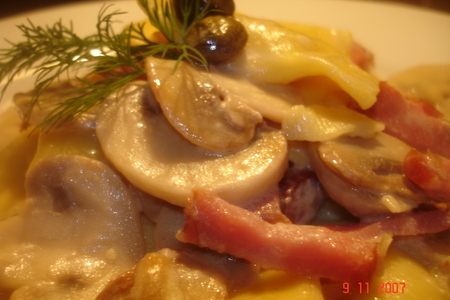 Фото к рецепту: Паста: люссини с сыром в соусе с грибами и сыровяленым мясом