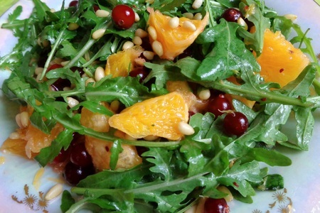 Фото к рецепту: Салат с клюквой и апельсином "будьте здоровы!"