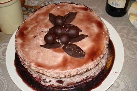 Фото к рецепту: Виноградный торт с винным кремом