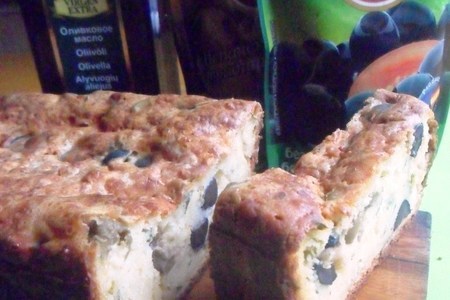 Фото к рецепту: Кексы с оливками, маслинами и пармезаном "itlv "