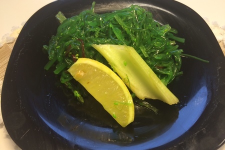 Фото к рецепту: Салат из морских водрослей "чука"
