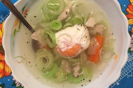 Фото к рецепту: Овощной суп с яйцом пашот