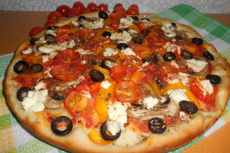 Фото к рецепту: Пицца с овощами и шампиньонами