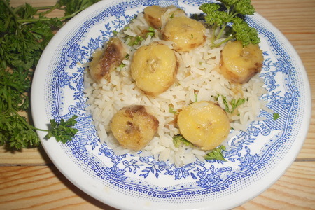 Фото к рецепту: Рис с бананами по венесуэльски за 20 минут.