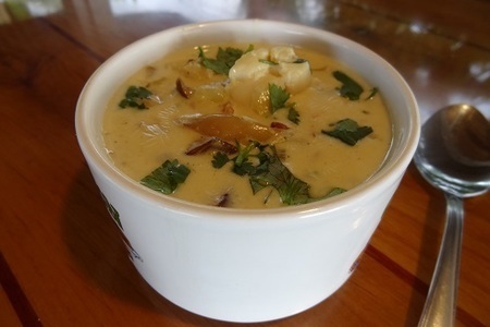Фото к рецепту: Крабовый крем суп с гребешками и грибами