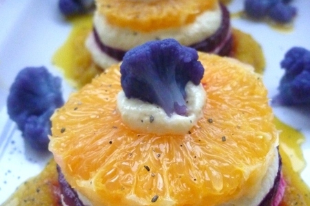 Фото к рецепту: Мильфей из свеклы с фиолетовой капустой