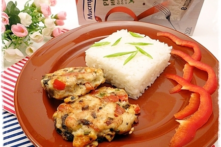 Фото к рецепту: Сочные куриные котлеты с рисом "индика" за 20 минут
