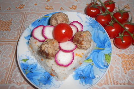 Фото к рецепту: Рисовая каша с мясными шариками