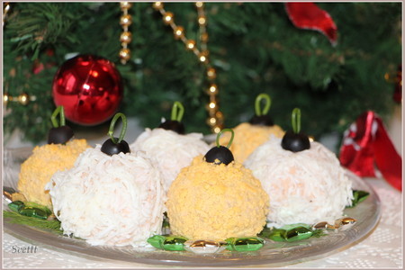 Фото к рецепту: Салат "новогодние шары" или та самая "мимоза"