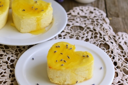 Фото к рецепту: Мини запеканки с медом, лавандой и лимоном