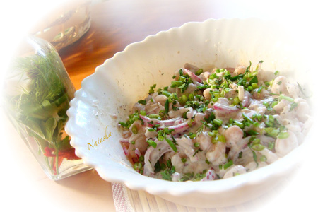 Фото к рецепту: Салат из белой фасоли с курицей