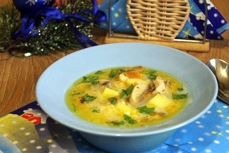 Фото к рецепту: Куриный суп с  рисом, грибами и сыром