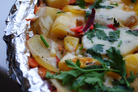 Фото к рецепту: Праздничный ужин, овощная запеканка с лососем