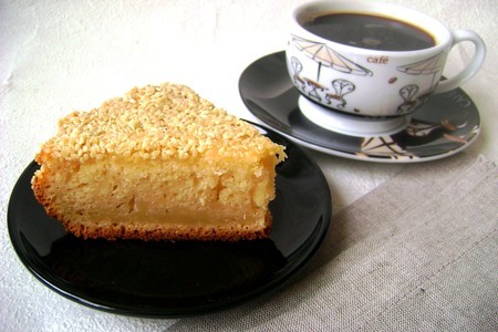 Фото к рецепту: Сдобный пирог с кунжутным козинаком. для светы-ма-ма.