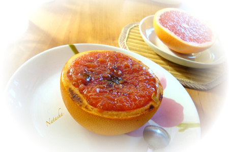 Фото к рецепту: Запечённый грейпфрут.