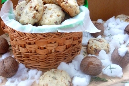 Фото к рецепту: Сахарное печенье с грецким орехом