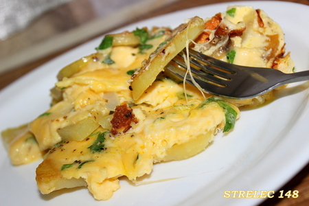 Фото к рецепту: Фриттата с картофелем и сыром. обед за 30 минут.
